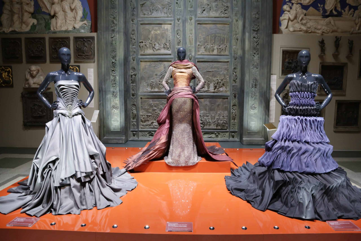 theatre mannequin museum art exhibition of fashion dress scaled 1
