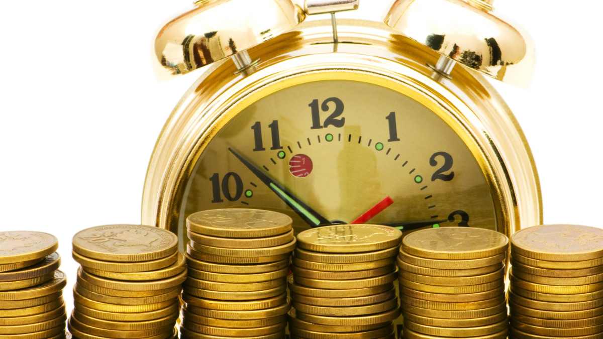 Gold coins clock money 3840x2160 scaled