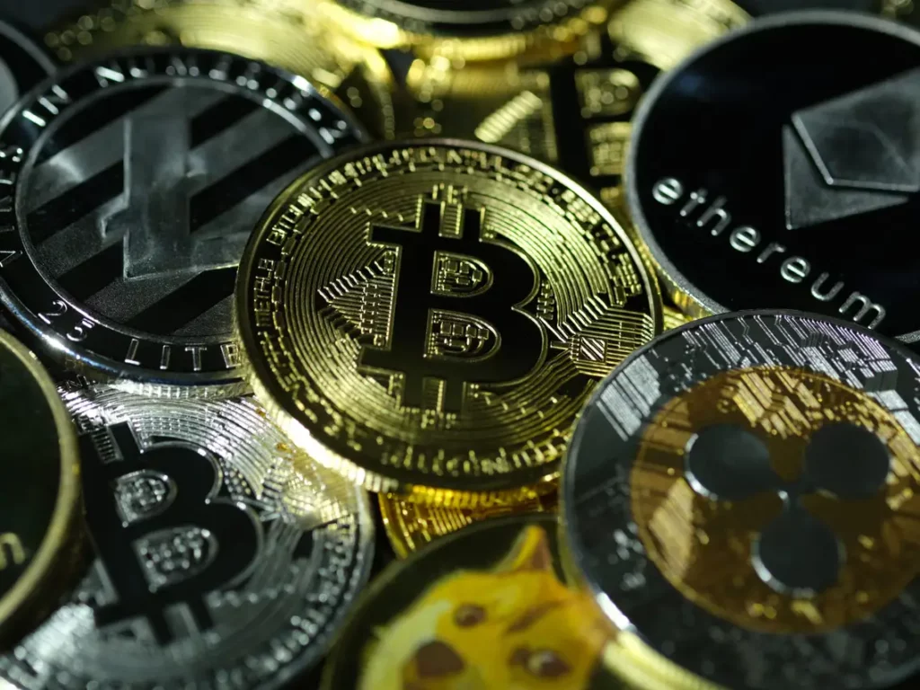 Bitcoin'den Çıkan Kurumsal Para Bu 3 Altcoin'e Girdi!