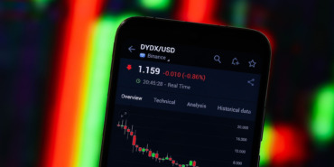Akıllı Yatırımcılar DYDX ve 7 Coinden Alıyor: Borsadan Çekiyorlar!